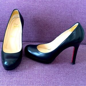 Christian Loubotin Pumps size 7